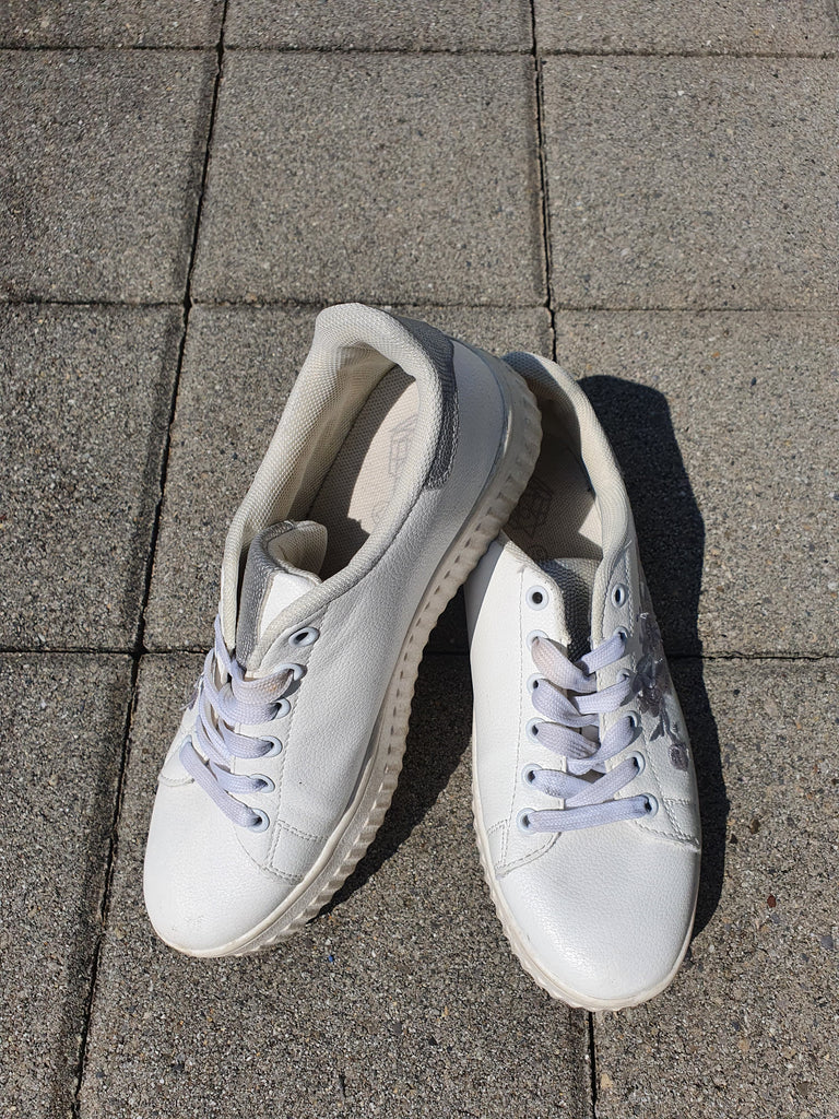 Basic Sneakers Grösse 37 - secondhandkiste.ch