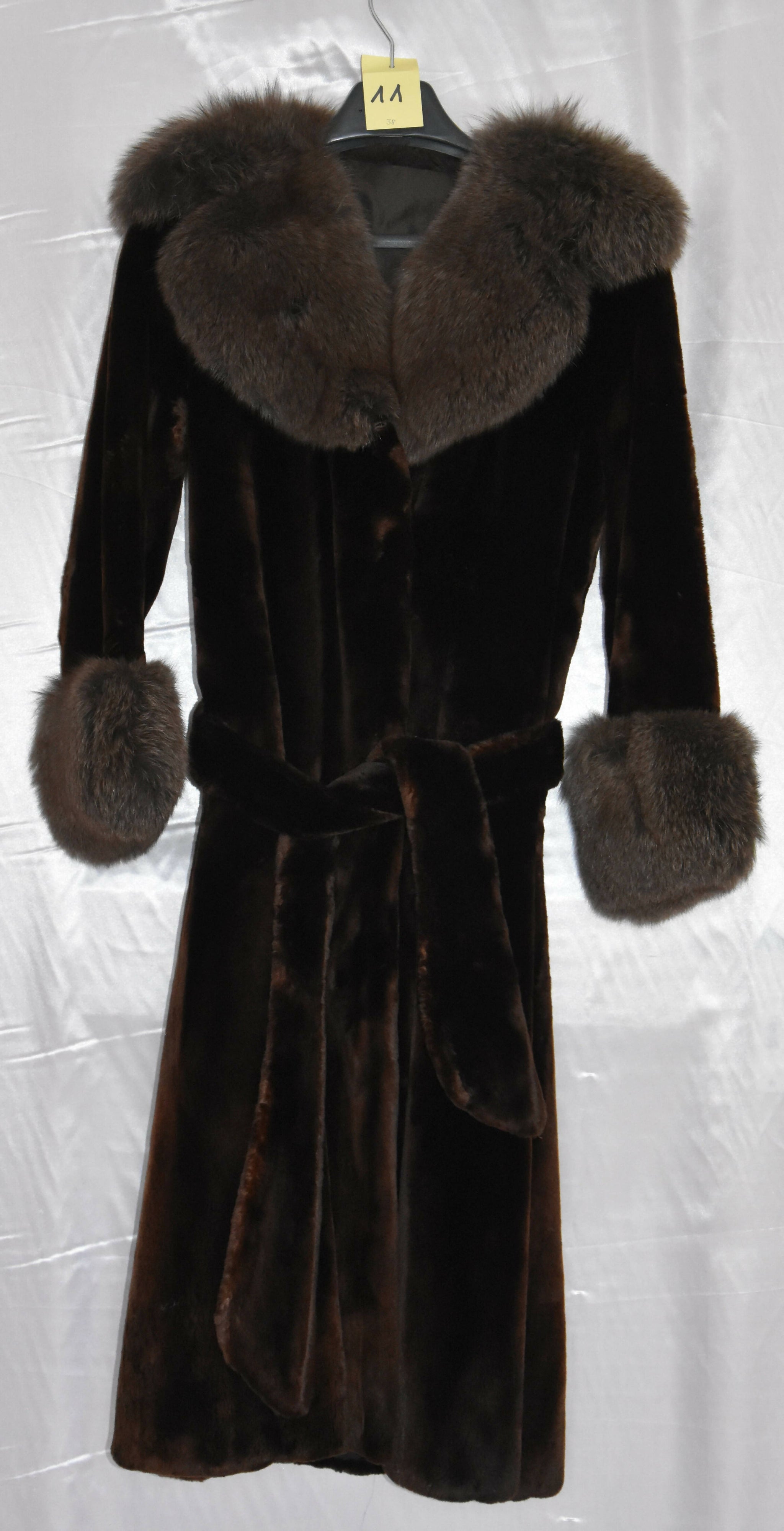 Pelzmantel – - Main Image