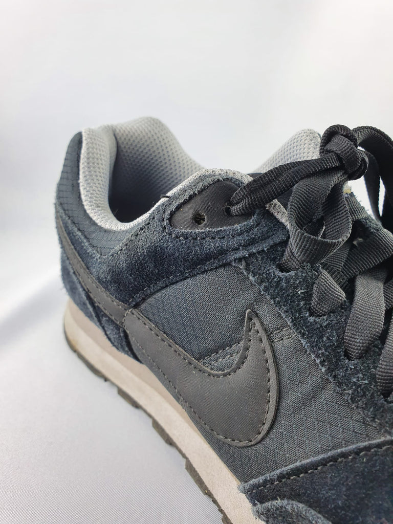Nike Schuhe Grösse 36.5 - secondhandkiste.ch