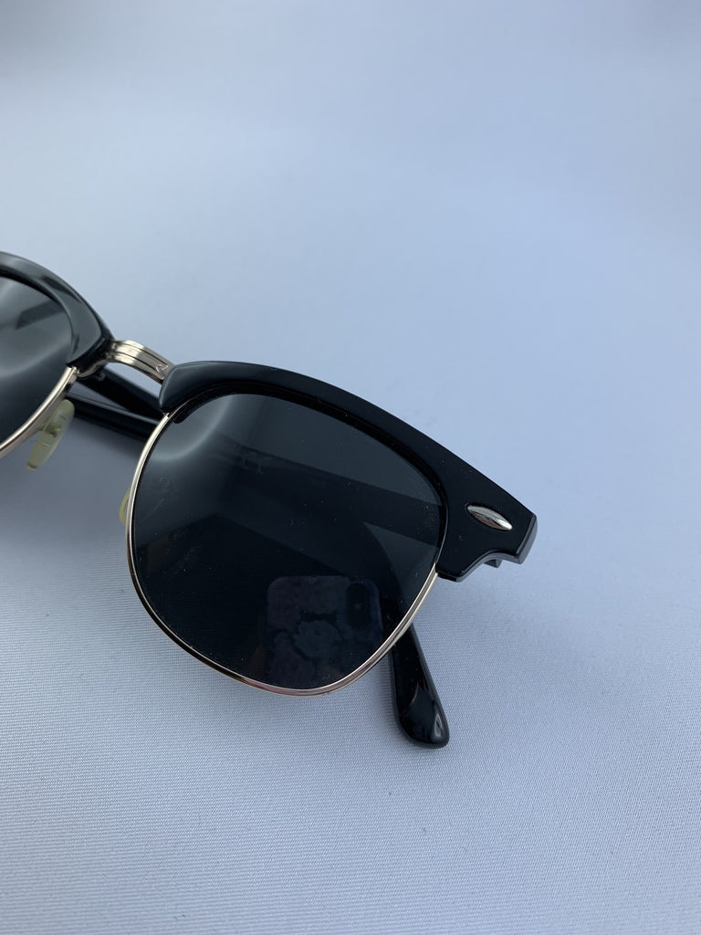 Trendige Sonnenbrille - secondhandkiste.ch